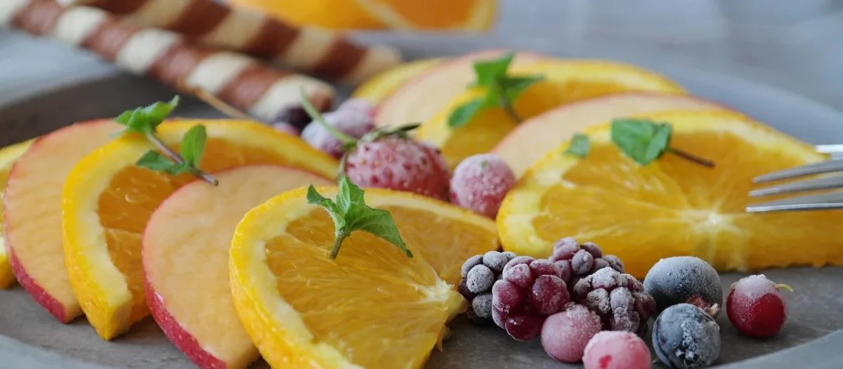 ARBONNE FeelFit Przekąski proteinowe 10 x 35g Truskawki w białej czekoladzie