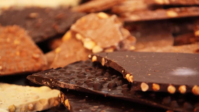 Baton Gianduia biała czekolada z orzechami laskowymi
