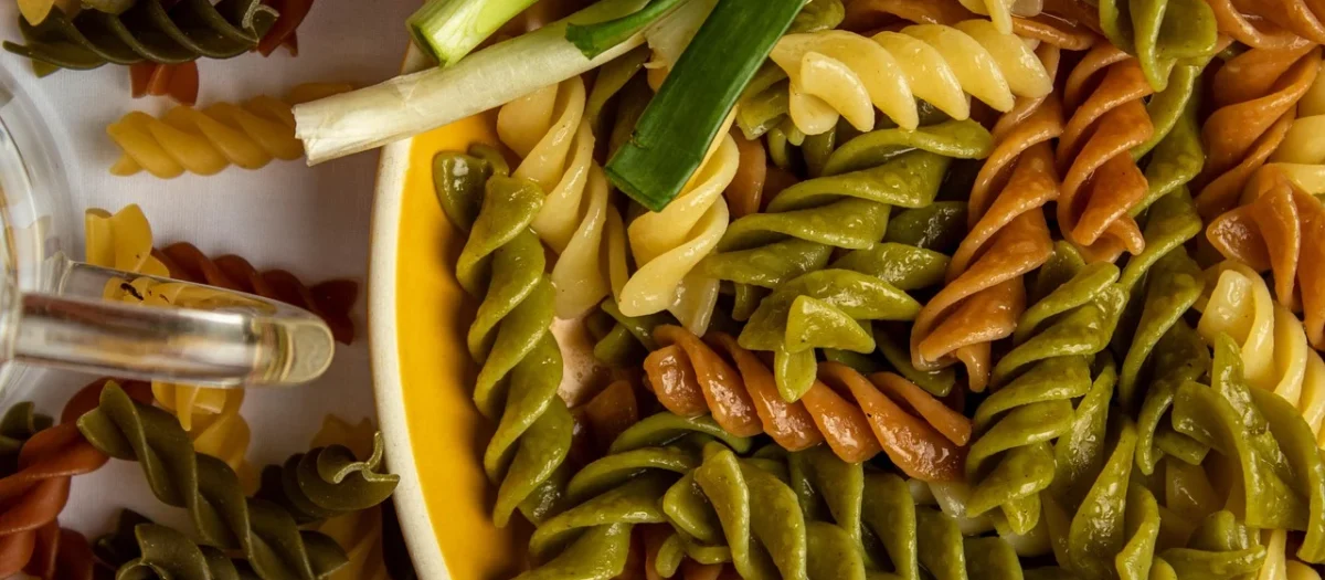 Gustobello Makaron Foglie DUlivo Trójkolor 500g