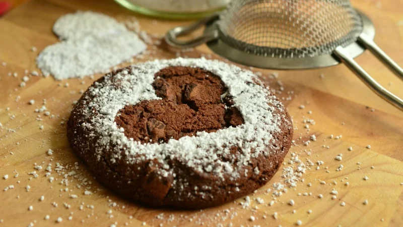 Jago rozetki Pudrowe Ciastka Kruche Posypane Cukrem Pudrem 8% 0,9kg