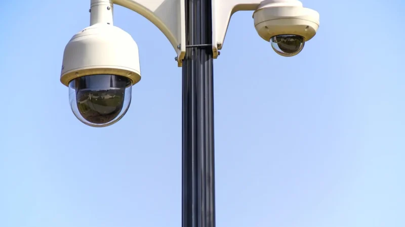 Ochrona domu na nowym poziomie – kamery monitoringu i wideodomofony od https://zabezpieczeniapoznan.pl