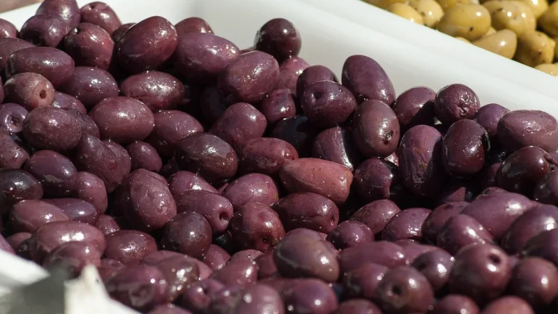 Oliwki Kalamata fioletowe z pestką 1,2 kg – słoik 2l
