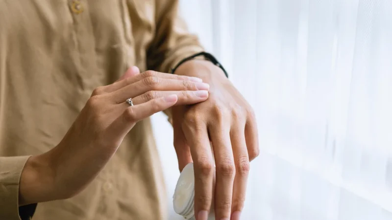 SANTE Krem do rąk z białą glinką i olejem migdałowym 75ml
